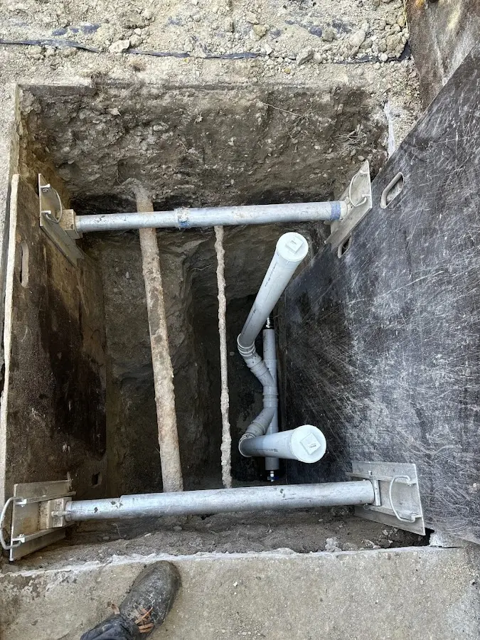 Experienced plumber completing Drain Cleaning work in Mount Lebanon
